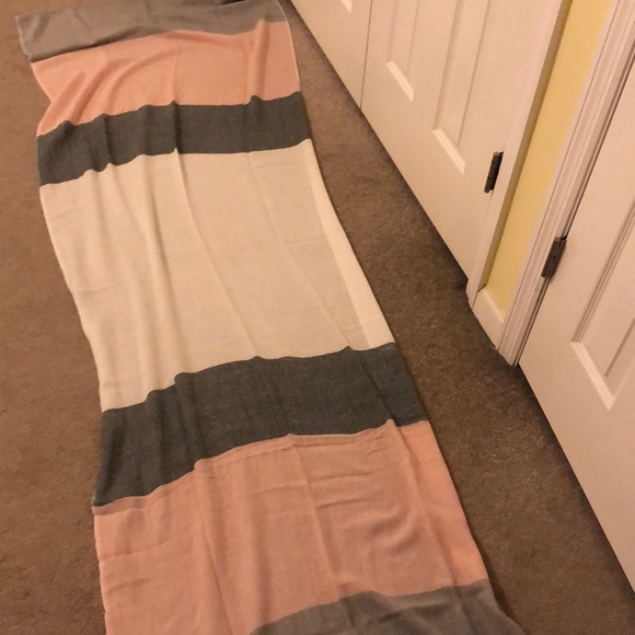 Pink/grey/white scarf - Picture 3 of 4